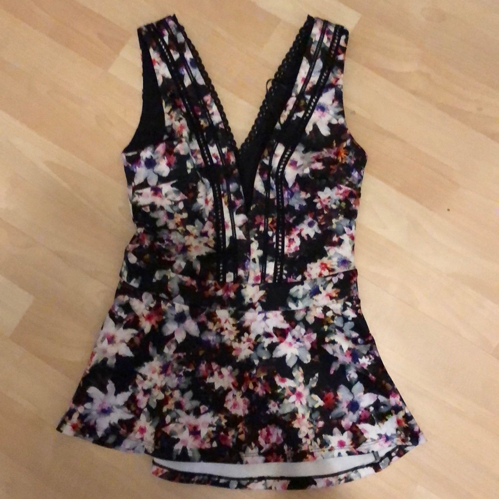 Bebe floral blouse